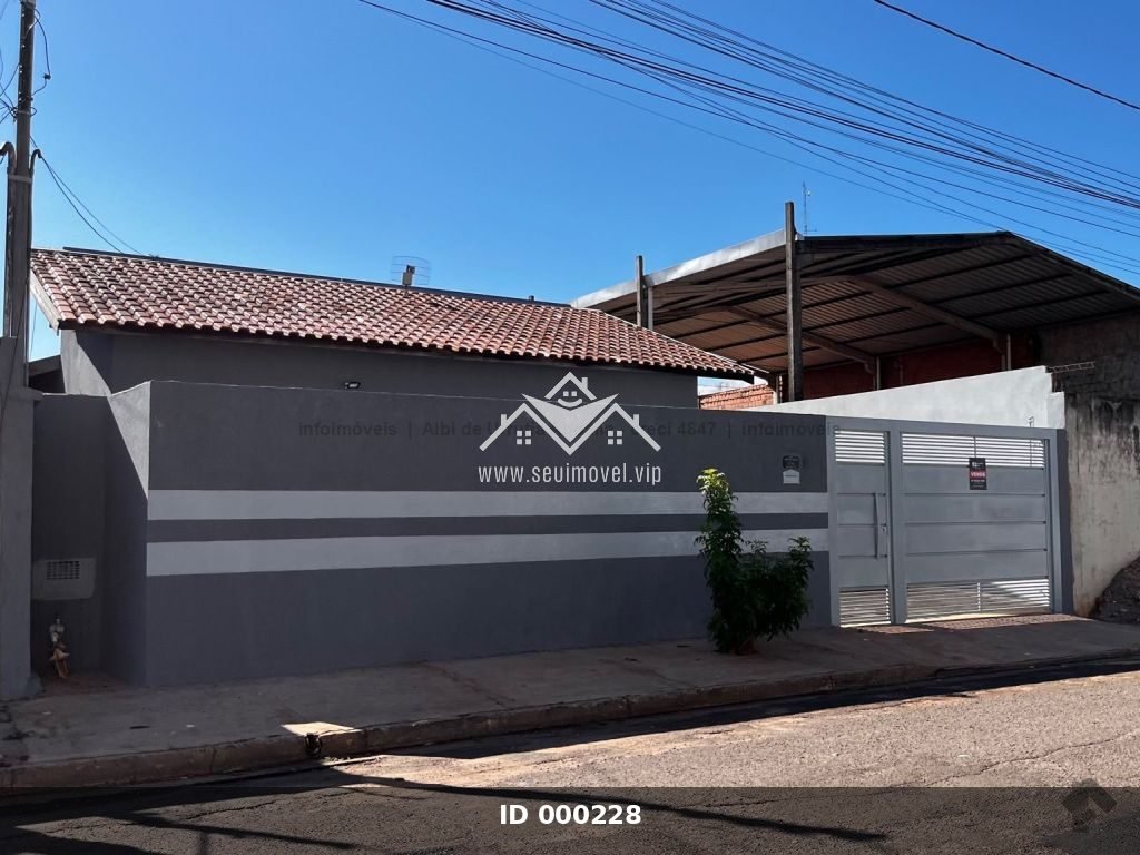 Casa bem localizada no bairro