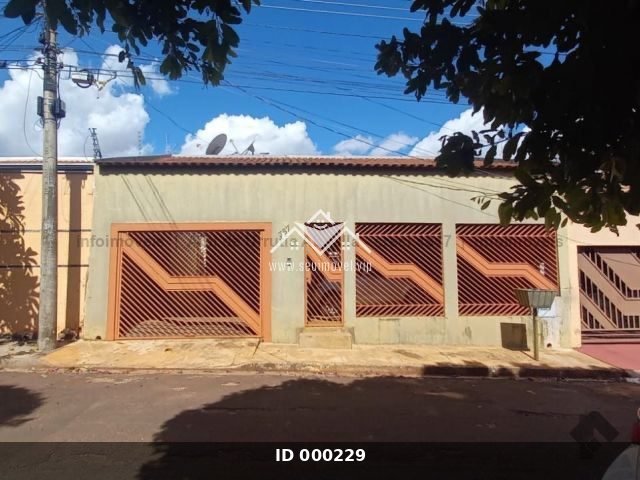Excelente com 4 quartos - churrasqueira e varandão